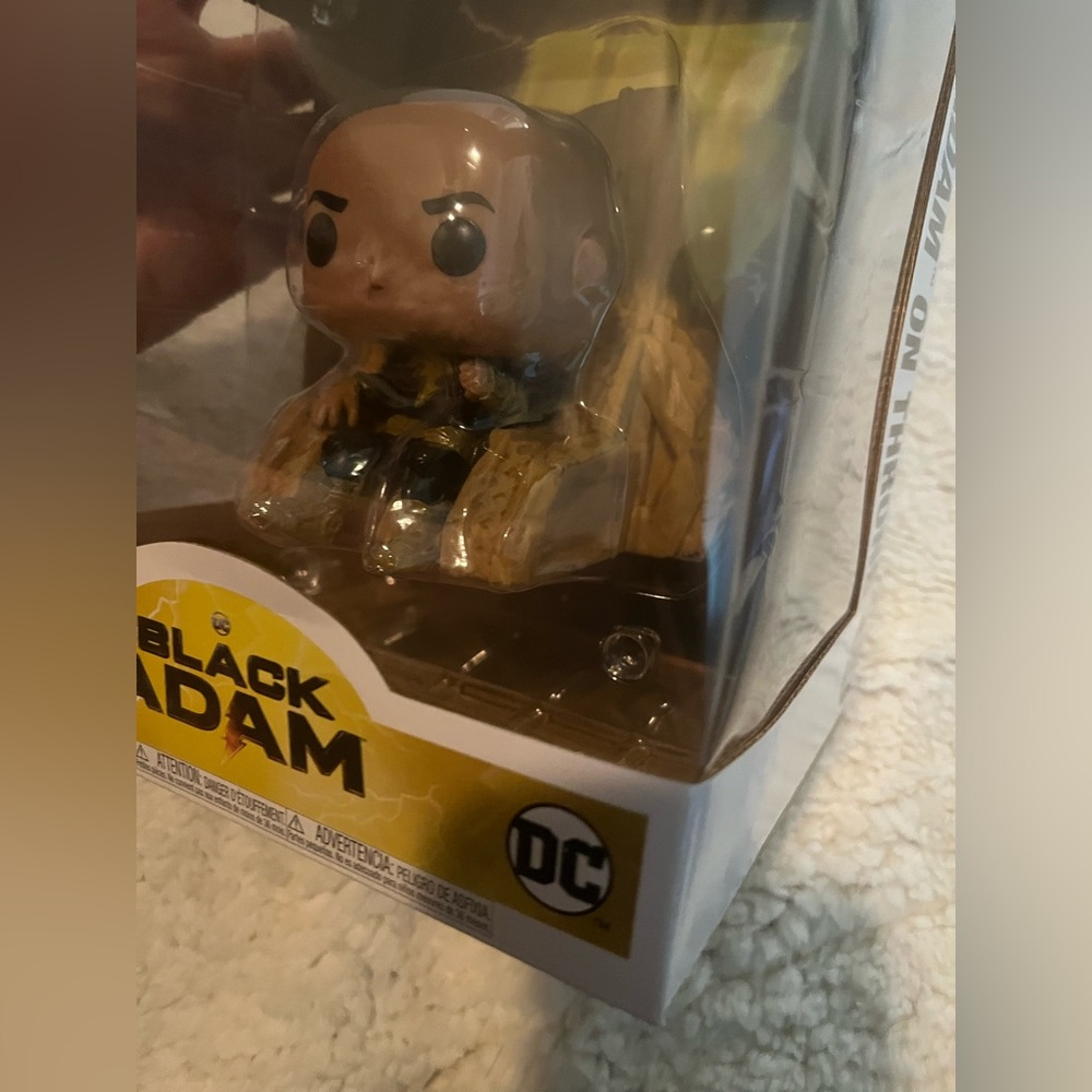 Funko Pop! Black Adam on Throne Vinyl Figure - Picture 6 of 7